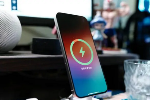 南皮苹果15换屏服务分享用什么充电器给iPhone15充电更好 